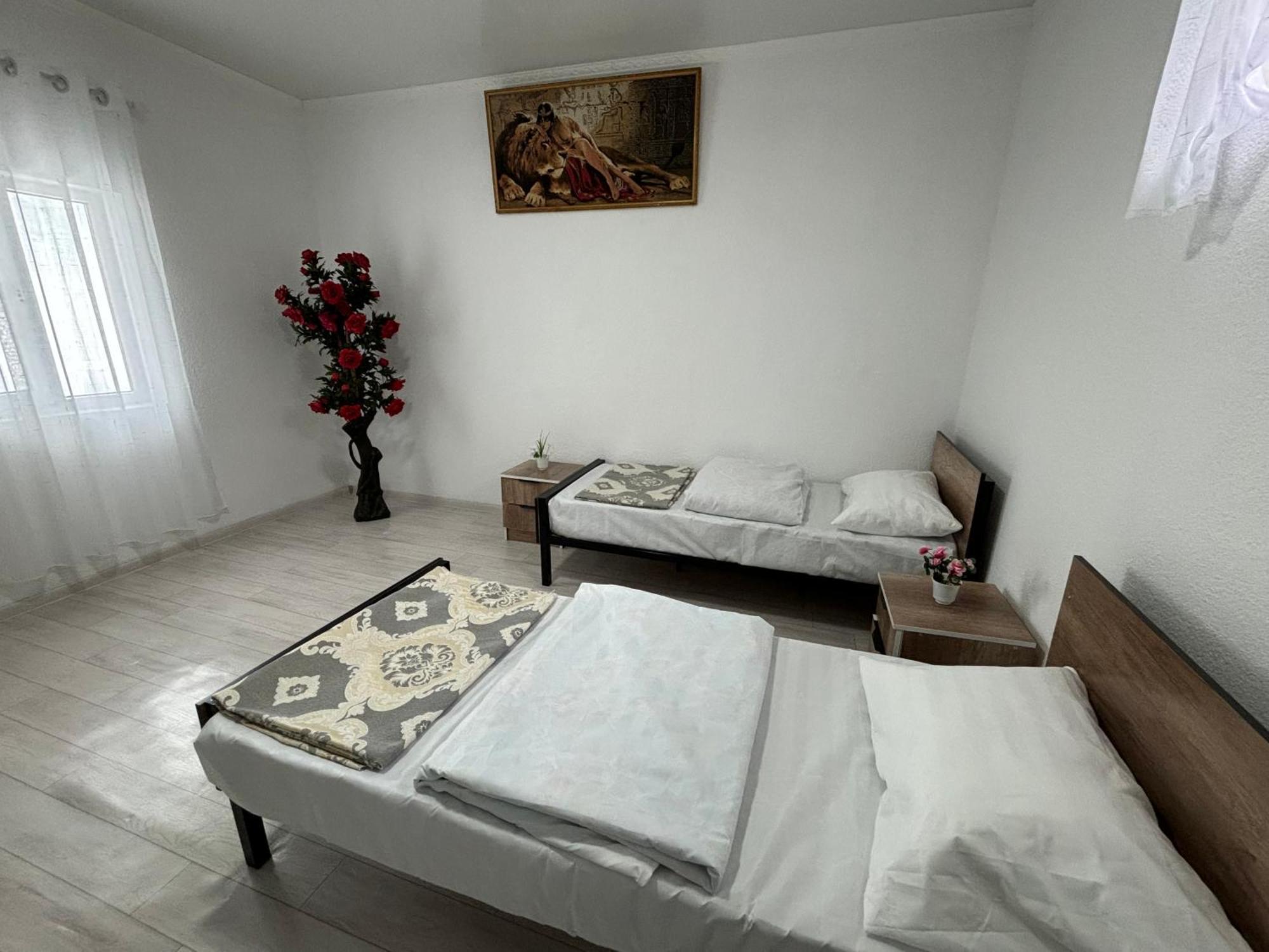 Hostel,Halal Хостел,Халал Tokmok Buitenkant foto