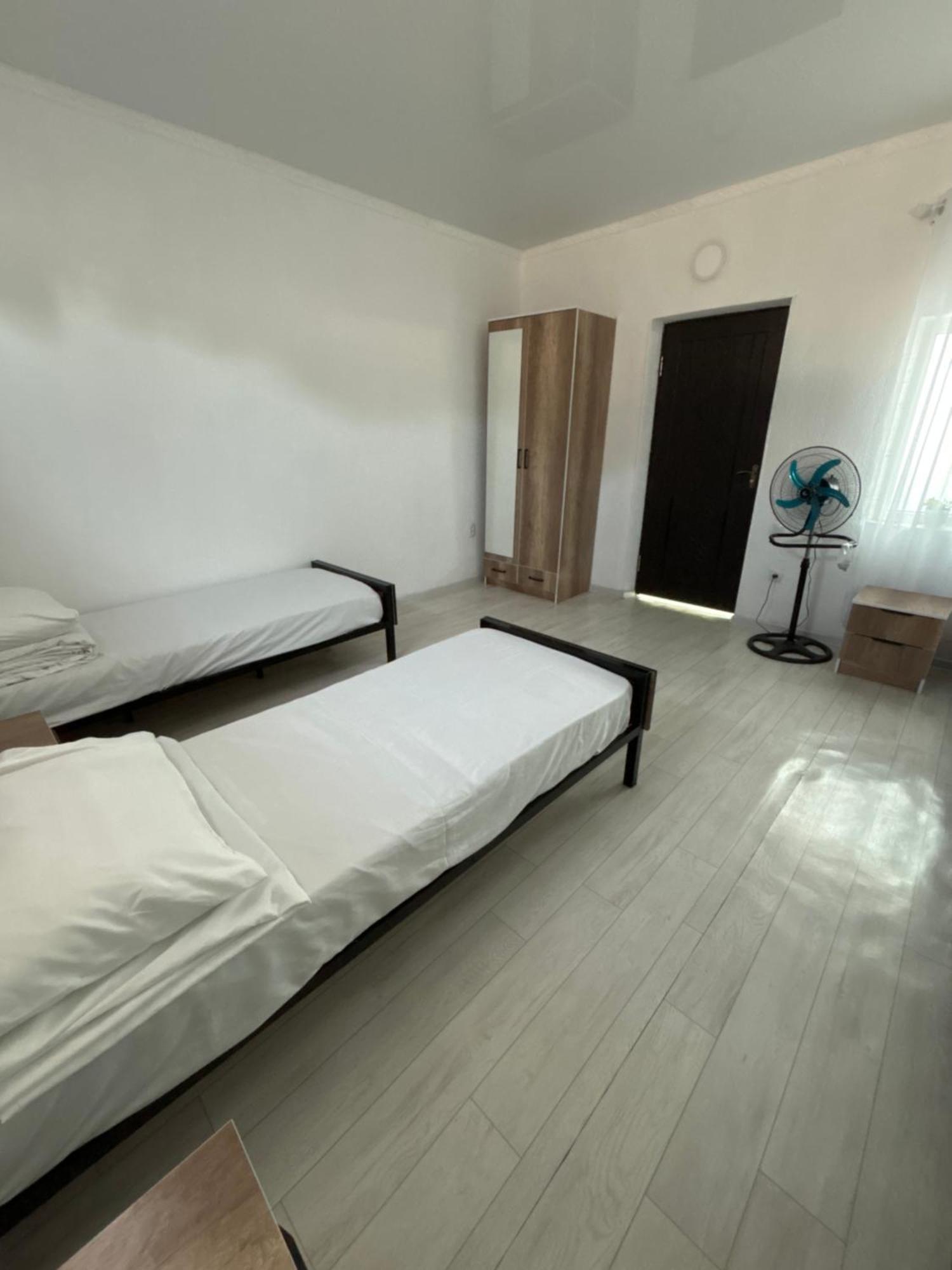 Hostel,Halal Хостел,Халал Tokmok Buitenkant foto